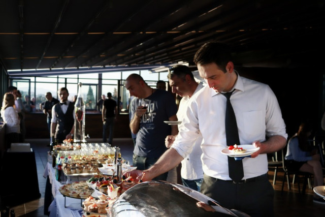 contains: სასტუმრო ზეარის გახსნა