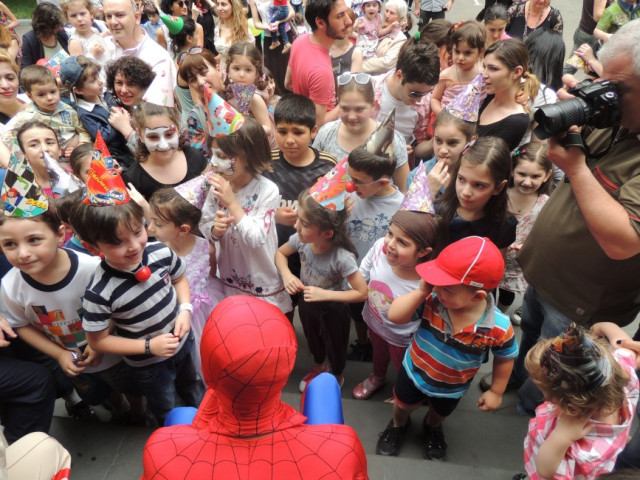 contains: კვირის პალიტრა 2013