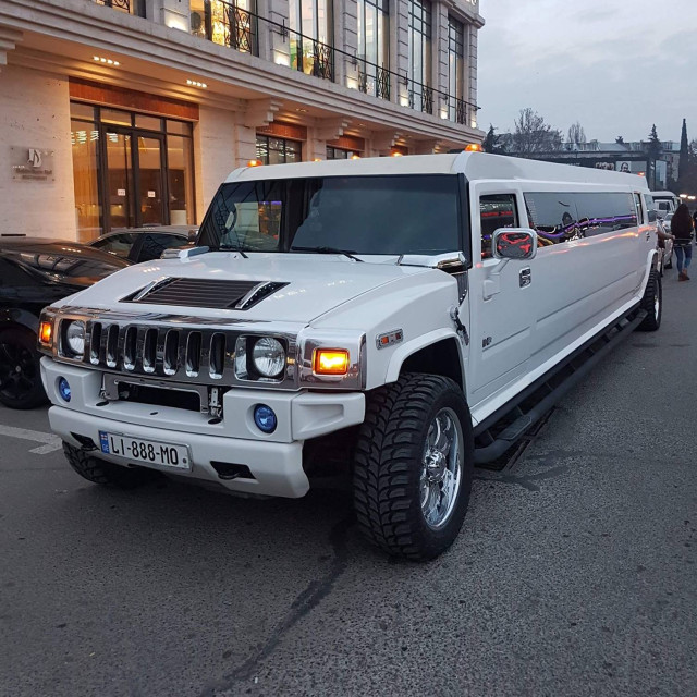 contains: Limousine rent